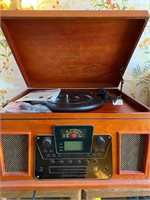 CROSLEY MADE TO LOOK OLD RADIO/RECORD PLAYER