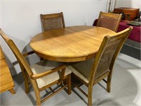 OAK DINING TABLE AND 4 CHAIRS