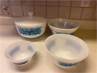 VINTAGE FIRE KING MIXING BOWL SET