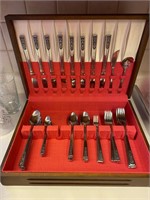 STAINLESS FLATWARE SET IN BOX