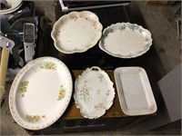 GROUPING OF VINTAGE PLATTERS