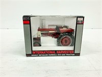 International Harvester 504 Gas tractor