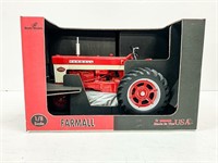 Farmall 560 Tractor 1/8 Scale