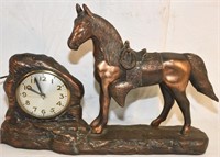 VINTAGE COPPER HORSE CLOCK ! -E-2