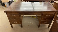 Antique solid oak wooden teachers desk. 60x32x31