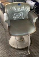 Salon chair