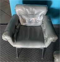 Salon chair