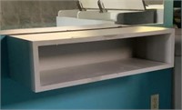 Floating box shelf