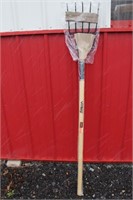 VALLEY 5 TINE PITCH FORK WITH 48" HARDWOOD HANDLE