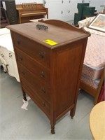 4 Drawer chest of drawers