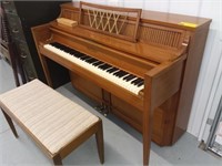 Chickering Spinnet Piano with bench