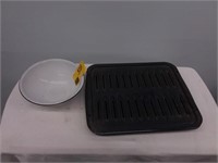 Graniteware bowl and brazer pan