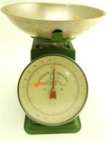 Lot #629 - Store style scale with John Deere