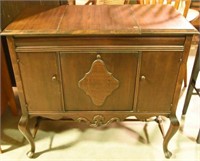 Lot #722 - Console cabinet Sonora phonograph