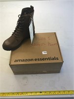 SIZE 5 WOMENS BOOTS