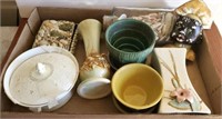 TRAY LOT OF COLLECTOR VASES, MISC SHELLS
