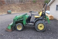 John Deere 4100 Utility tractor
