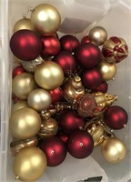 TUB OF WINE AND GOLD CHRISTMAS ORNAMENTS