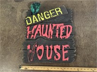 HAUNTED HOUSE SIGN