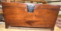 VINTAGE CEDAR CHEST & BLAMKET ! -CRT-4