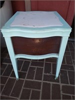 VINTAGE PAINTED WOOD SIDE TABLE - PROJECT PIECE