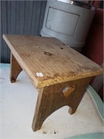12 INCH LITTLE WOOD BENCH WITH HEARTS