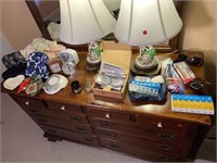 Contents on Dresser (no lamps)