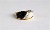 10K GOLD, ONYX, & MOTHER OF PEARL RING