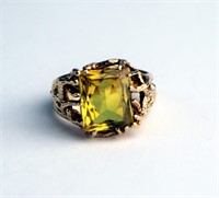 14K GOLD RING WITH YELLOW STONE