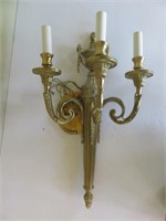ORNATE FRENCH STYLE BRASS WALL SCONCE
