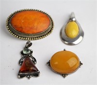 TWO PINS AND TWO PENDANTS INCLUDING AMBER