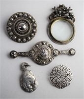 LOT OF SILVER BROOCHES AND PENDANTS