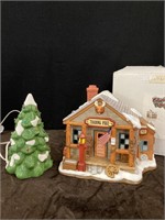 Lefton Trading Post & Christmas Tree Colonial