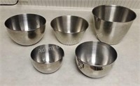5 assorted stainless steel mixing bowls