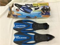 US divers swimming fins