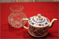 BLUE AND WHITE TEA POT-CHIP ON LIP[-USEABLE