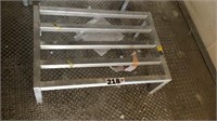 Aluminum elevated storage rack