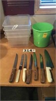7 KNIVES; 4 PLASTIC 9.39 QT DROP IN CONTAINERS