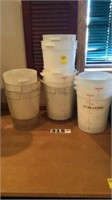 12 PLASTIC 8 QT CONTAINERS WITH HANDLES