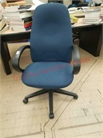 Rolling adjustable  blue office chair with arms.