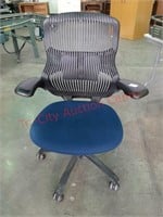 Rolling adjustable office chair