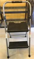 115 - NICE FOLDING STEPSTOOL