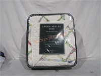 Laura Ashley Home Twin Quilt;