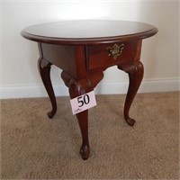 QUEEN ANNE END TABLE WITH DOVETAIL JOINERY