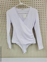 691 NWT WOMEN'S MED TOP