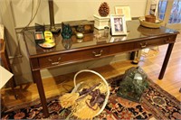 Lamp, Baskets, Picture Frame, Décor, Misc.