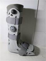 GENTLY USED AIRCAST WALKING CAST LARGE 2