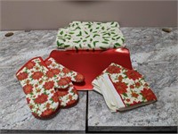 Tablecloth, Placemats,Oven Mitts & Hand Towels