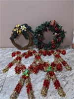 2 Wreaths & 5 Candy Cane Decorations