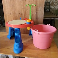 Little Tikes Water Table w Large Pail